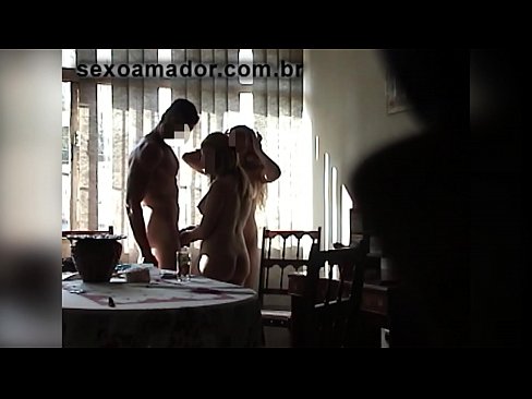 ❤️ Sexu-lagunek gizon erraldoi bat eta hirukote batera gonbidatzen dituzte berarekin Errusiar porno gurean eu.porn-93.ru ❌